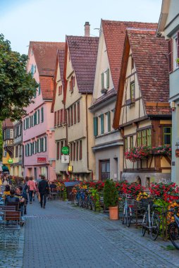 Tubingen, Almanya, 19 Eylül 2020: Eski Tubingen, Almanya 'da renkli bir cadde