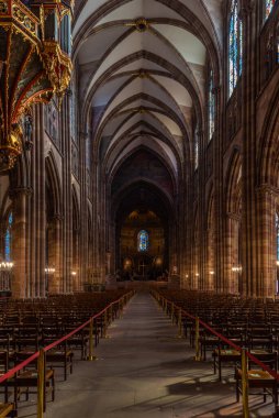 Strasbourg, Fransa, 21 Eylül 2020: Strasbourg, Fransa 'daki Leydimizin Katedrali