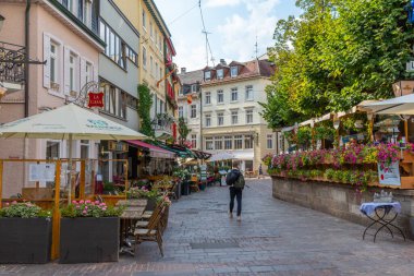 Baden Baden, 23 Eylül 2020: Almanya 'nın Baden Baden kasabasında insanlar geziniyor