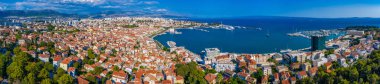 Split, Hırvatistan, 23 Temmuz 2020: Jadrolinija feribotları Split, Croati limanında demirliyor