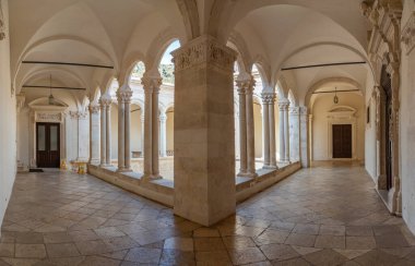 Dubrovnik, Hırvatistan, 26 Temmuz 2020: Dubrovnik, Croati 'deki Rektör Sarayı' nın iç avlusu