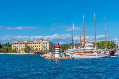 Zadar, Hırvatistan, 19 Temmuz 2020: Hırvatistan 'ın Zadar kentindeki yat limanında liman