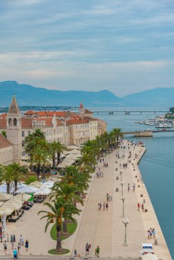 Trogir, Hırvatistan, 23 Temmuz 2020: Hırvat kenti Trogir 'in manzarası