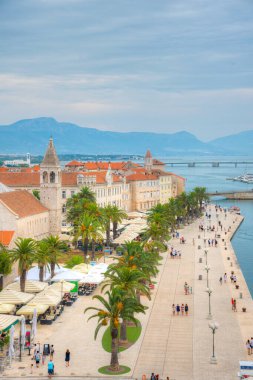 Trogir, Hırvatistan, 23 Temmuz 2020: Hırvat kenti Trogir 'in manzarası