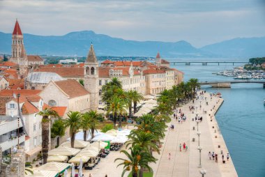 Trogir, Hırvatistan, 23 Temmuz 2020: Hırvat kenti Trogir 'in manzarası