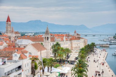 Trogir, Hırvatistan, 23 Temmuz 2020: Hırvat kenti Trogir 'in manzarası