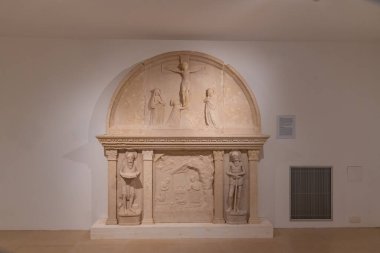 Split, Hırvatistan, 23 Temmuz 2020: Hırvatistan 'ın Split kentinde bir müzenin içindeki Roma eserleri