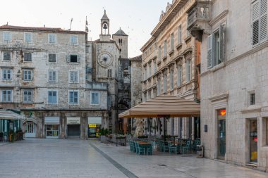 Split, Hırvatistan, 24 Temmuz 2020: Hırvatistan 'ın Split kentindeki Meyve Meyvesi' nin Gündoğumu