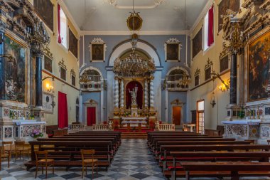 Dubrovnik, Hırvatistan, 25 Temmuz 2020: Hırvatistan 'ın Dubrovnik kentindeki Fransisken kilise ve manastırı