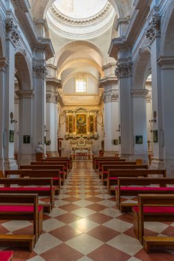 Dubrovnik, Hırvatistan, 26 Temmuz 2020: Hırvatistan 'ın Dubrovnik kentindeki Saint Lawrence katedralinin içi