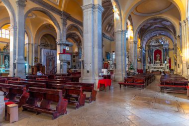 Rovinj, Hırvatistan, 31 Temmuz 2020: Hırvatistan 'ın Rovinj kentindeki Aziz Euphemia Kilisesi