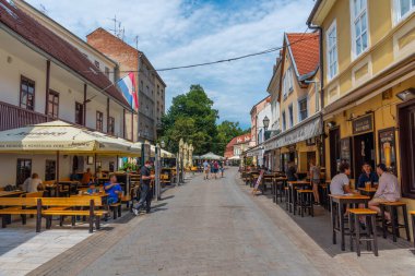 Zagreb, Hırvatistan, 2 Ağustos 2020: Hırvatistan 'ın Zagreb kentindeki Tkalcica caddesinde güneşli bir gün