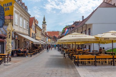 Zagreb, Hırvatistan, 2 Ağustos 2020: Hırvatistan 'ın Zagreb kentindeki Tkalcica caddesinde güneşli bir gün