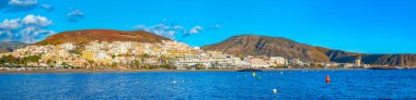 Los Cristianos, İspanya, 9 Ocak 2021: Playa de las Vistas Tenerife, İspanya
