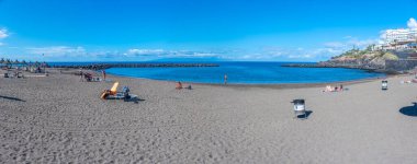 Costa Adeje, İspanya, 13 Ocak 2021: Playa de Troya Tenerife, Kanarya Adaları, İspanya