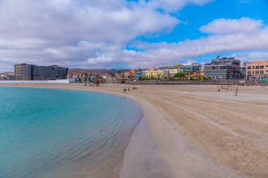 Puerto del Rosario, İspanya, Janury 23, 2021: Puerto del Rosario Playa Chica Plajı, Fuerteventura, Kanarya Adası, İspanya.