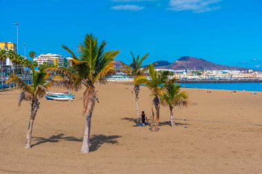 Las Palmas, İspanya, Janury 20, 2021: Playa de Las Alcaravaneras Las Palmas de Gran Canaria, İspanya.