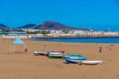 Las Palmas, İspanya, Janury 20, 2021: Playa de Las Alcaravaneras Las Palmas de Gran Canaria, İspanya.