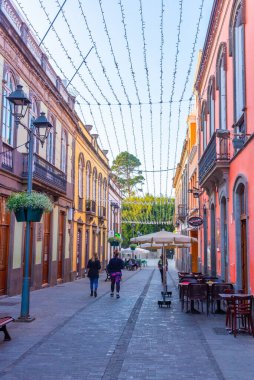 Arucas, İspanya, 18 Ocak 2021: Arucas 'ta ana cadde Gran Canaria, İspanya.