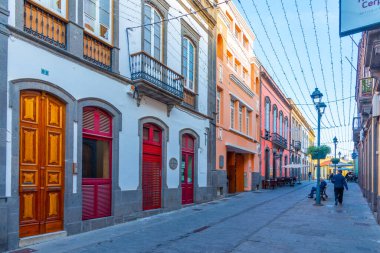 Arucas, İspanya, 18 Ocak 2021: Arucas 'ta ana cadde Gran Canaria, İspanya.