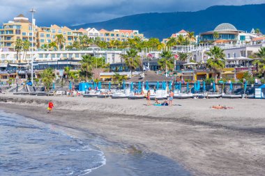 Costa Adeje, İspanya, 13 Ocak 2021: Playa de Fanabe Tenerife, Kanarya Adaları, İspanya.