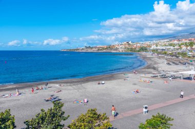 Costa Adeje, İspanya, 13 Ocak 2021: Playa de Fanabe Tenerife, Kanarya Adaları, İspanya.