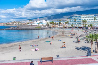 Costa Adeje, İspanya, 13 Ocak 2021: Playa la pinta Tenerife, Kanarya Adaları, İspanya.