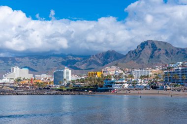 Costa Adeje, İspanya, 13 Ocak 2021: Playa de Troya Tenerife, Kanarya Adaları, İspanya.