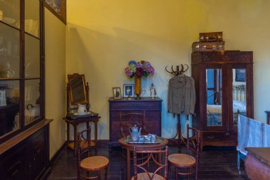 La Orotava, İspanya, Janury 12, 2021: La Orotava, Tenerife, İspanya 'nın eski kasabasındaki Casa de los Balcones' de oda.