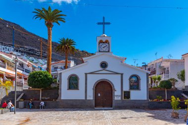 Los Gigantes, İspanya, Janury 10, 2021: Los Gigantes, Tenerife, İspanya 'daki Kutsal Ruh Kilisesi.