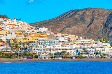 Los Cristianos, İspanya, 9 Ocak 2021: Playa de las Vistas Tenerife, İspanya.