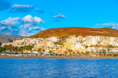 Los Cristianos, İspanya, 9 Ocak 2021: Playa de las Vistas Tenerife, İspanya.
