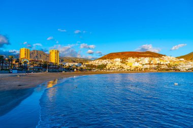 Los Cristianos, İspanya, 9 Ocak 2021: Playa de las Vistas Tenerife, İspanya.