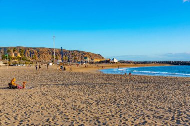 Los Cristianos, İspanya, 9 Ocak 2021: Playa de las Vistas Tenerife, İspanya.