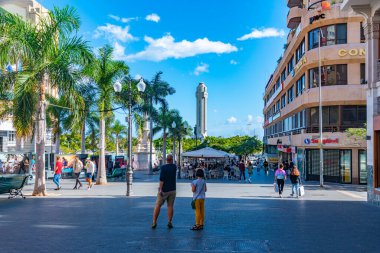 Santa Cruz, İspanya, 7 Ocak 2021: Santa Cruz, Tenerife, İspanya, İspanya 'daki eski kentteki Plaza de la Candelaria.