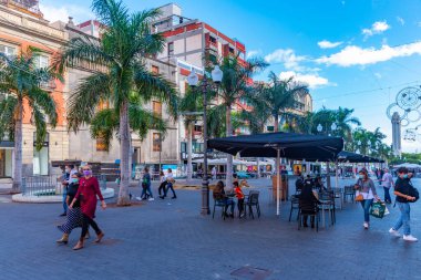 Santa Cruz, İspanya, 7 Ocak 2021: Santa Cruz, Tenerife, İspanya, İspanya 'daki eski kentteki Plaza de la Candelaria.