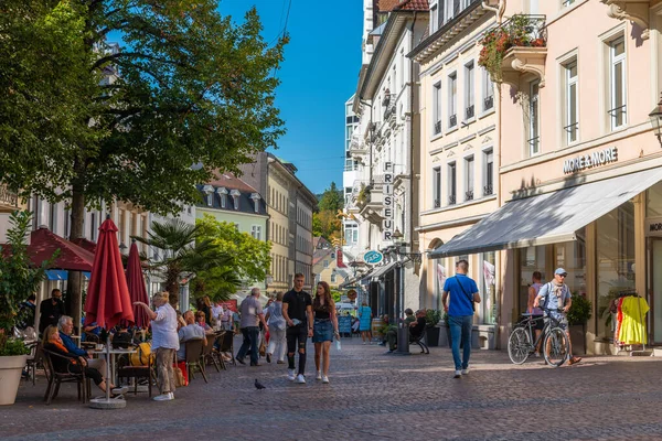 Baden Baden September 2020 Folk Strosar Genom Den Gamla Staden — Stockfoto