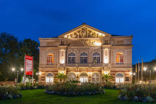 Baden Baden, 22 Eylül 2020: Almanya Baden Baden 'deki tiyatronun gün batımı manzarası