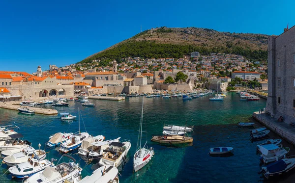 Dubrovnik Croácia Julho 2020 Barcos Amarração Antigo Porto Dubrovnik Croati — Fotografia de Stock