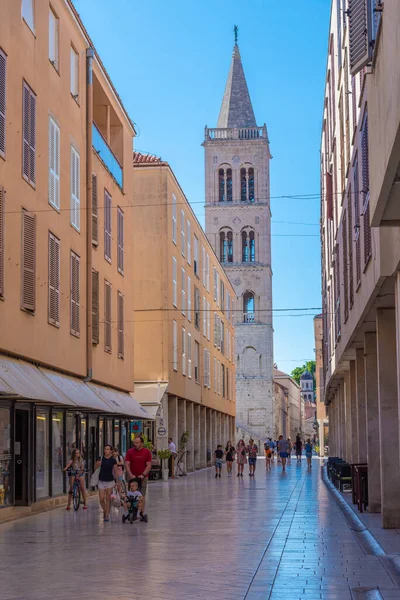 Zadar Croatia July 2020 People Strolling Siroka Ulica Saint Anastasia — 图库照片