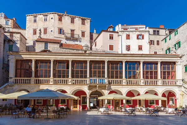 Sibenik, Hırvatistan, 21 Temmuz 2020: Hırvatistan 'ın Sibenik belediyesi güneşli bir günde izlendi