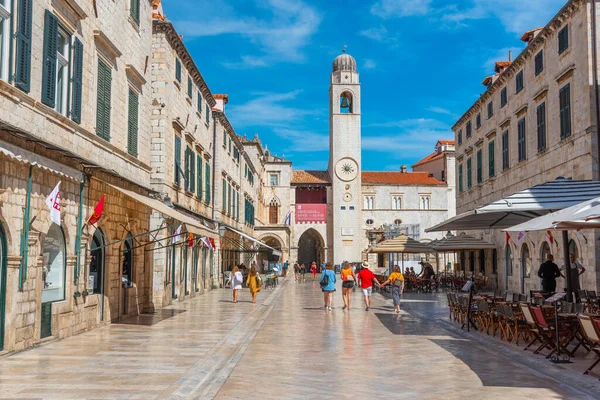 Dubrovnik Horvátország 2020 Július Emberek Sétálnak Stradun Utcán Dubrovnikban Horvátországban — Stock Fotó
