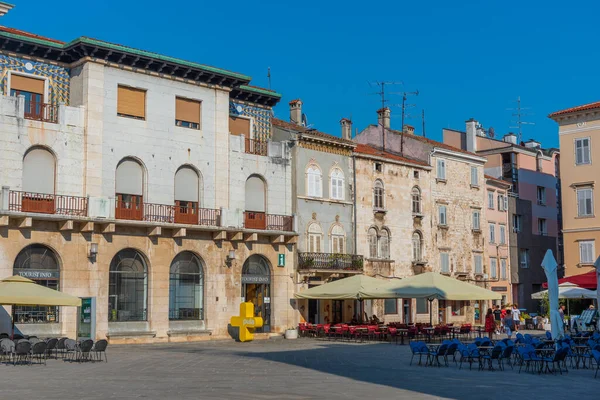 Pula Kroatien Juli 2020 Menschen Schlendern Über Den Forumsplatz Pula — Stockfoto