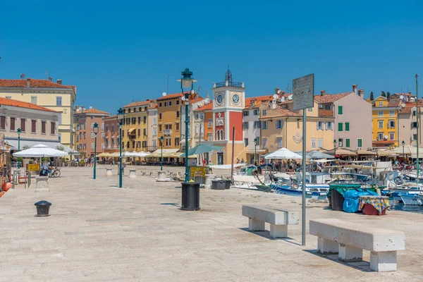 Rovinj Croatia August 2020 People Strolling Waterfront Rovinj Croatia — ストック写真