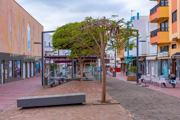 Puerto del Rosario, İspanya, 23 Ocak 2021: Puerto de Rosario 'da ana cadde Fuerteventura, Kanarya Adaları, İspanya.