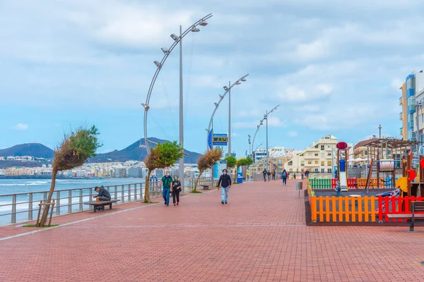 Las Palmas, İspanya, Janury 20, 2021: Gran Canaria, Kanarya Adaları 'ndaki Las Canteras Sahili' nde sahil gezisi, İspanya.