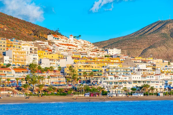 Los Cristianos, İspanya, 9 Ocak 2021: Playa de las Vistas Tenerife, İspanya.