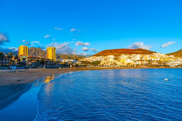 Los Cristianos, İspanya, 9 Ocak 2021: Playa de las Vistas Tenerife, İspanya.