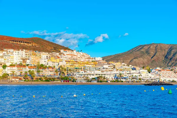 Los Cristianos, İspanya, 9 Ocak 2021: Playa de las Vistas Tenerife, İspanya.