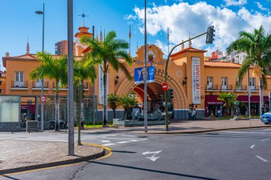 Santa Cruz, İspanya, 7 Ocak 2021: Santa Cruz, Tenerife, İspanya, İspanya 'daki bayanımızın pazar yeri.